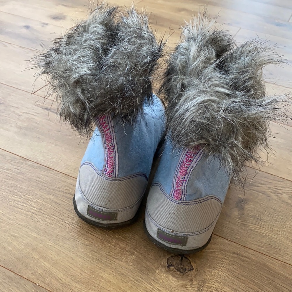 Sorel furry winter boots 7/40